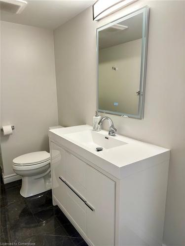 271 College St W, Waterford, ON - Indoor Photo Showing Bathroom