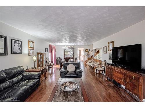 2 Angle Street, Simcoe, ON - Indoor Photo Showing Living Room