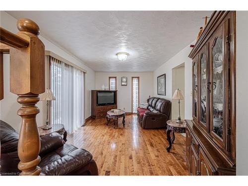 2 Angle Street, Simcoe, ON - Indoor Photo Showing Living Room