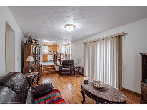 2 Angle Street, Simcoe, ON - Indoor Photo Showing Living Room