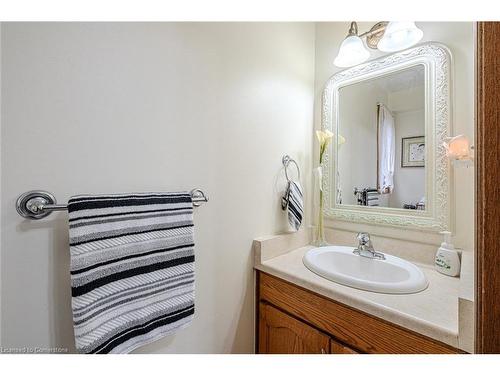 2 Angle Street, Simcoe, ON - Indoor Photo Showing Bathroom