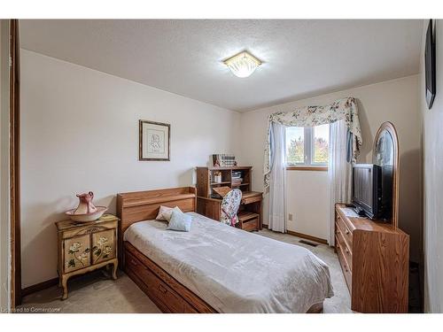 2 Angle Street, Simcoe, ON - Indoor Photo Showing Bedroom