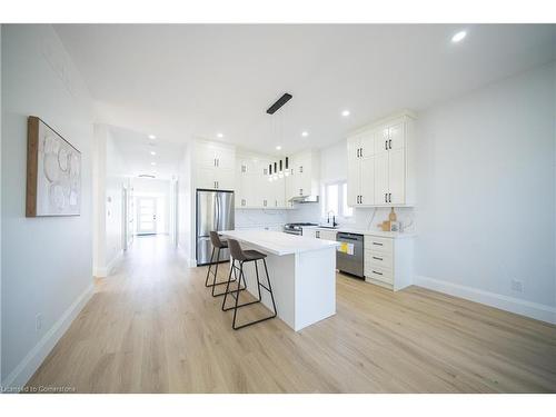 57 Pike Creek Drive, Cayuga, ON - Indoor Photo Showing Kitchen With Upgraded Kitchen