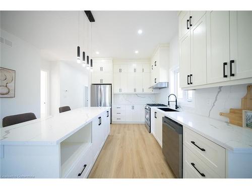 57 Pike Creek Drive, Cayuga, ON - Indoor Photo Showing Kitchen With Upgraded Kitchen