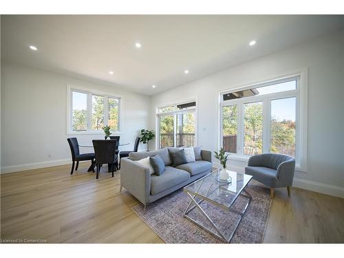 57 Pike Creek Drive, Cayuga, ON - Indoor Photo Showing Living Room