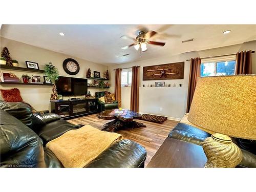 30 Woodfield Avenue, Townsend, ON - Indoor Photo Showing Living Room