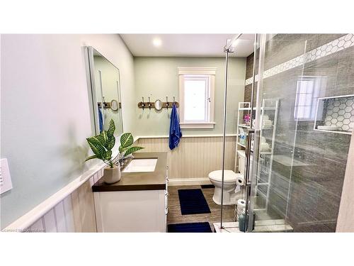 86 Colborne Street S, Simcoe, ON - Indoor Photo Showing Bathroom