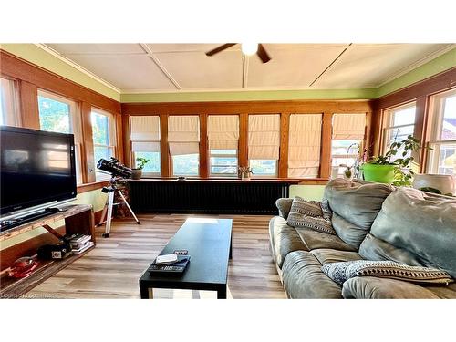 86 Colborne Street S, Simcoe, ON - Indoor Photo Showing Living Room