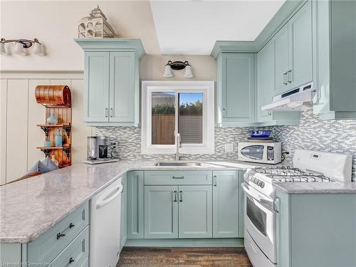 31 Ordnance Avenue, Turkey Point, ON - Indoor Photo Showing Kitchen