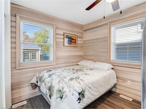 31 Ordnance Avenue, Turkey Point, ON - Indoor Photo Showing Bedroom