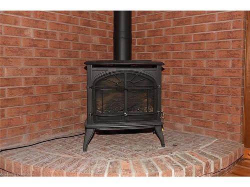 24 Winger Bay Lane, Selkirk, ON - Indoor Photo Showing Living Room With Fireplace