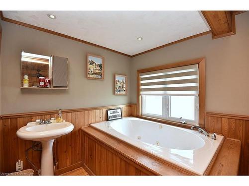 24 Winger Bay Lane, Selkirk, ON - Indoor Photo Showing Bathroom