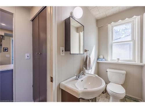 10 First Ave, Port Dover, ON - Indoor Photo Showing Bathroom