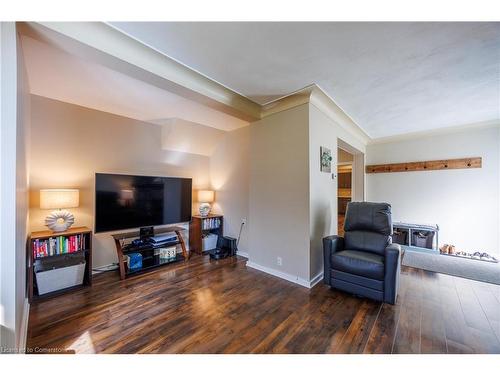 10 First Ave, Port Dover, ON - Indoor Photo Showing Living Room