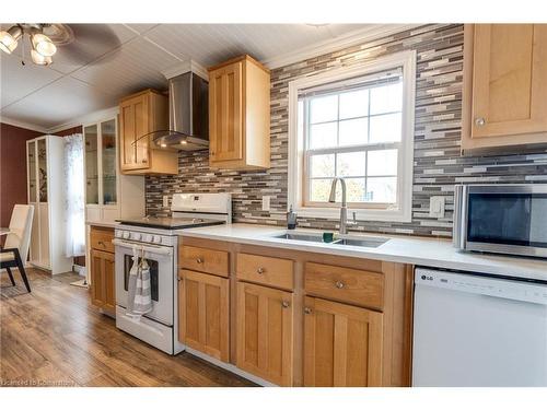 4 Marsh Cove, Nanticoke, ON - Indoor Photo Showing Kitchen With Double Sink