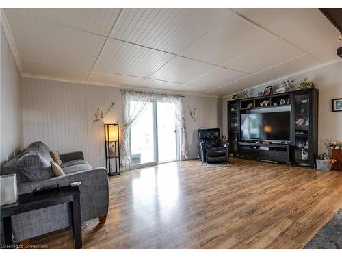 4 Marsh Cove, Nanticoke, ON - Indoor Photo Showing Living Room