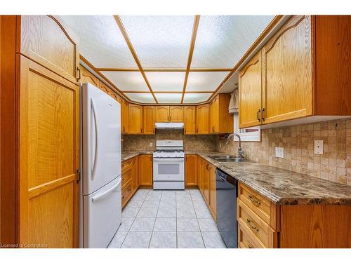 38-175 Victoria Street, Simcoe, ON - Indoor Photo Showing Kitchen With Double Sink