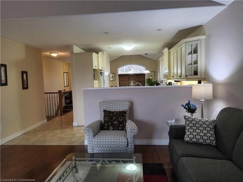 39 Driftwood Drive, Simcoe, ON - Indoor Photo Showing Living Room