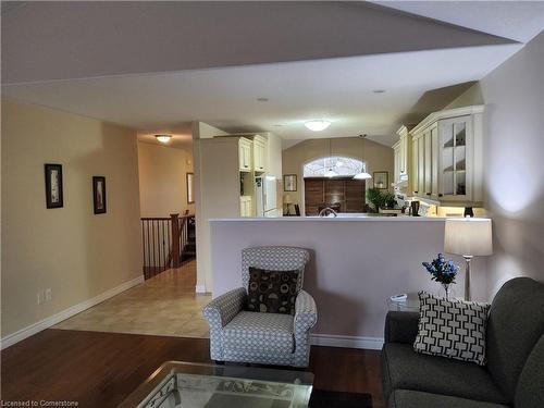 39 Driftwood Drive, Simcoe, ON - Indoor Photo Showing Living Room