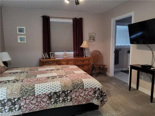 39 Driftwood Drive, Simcoe, ON - Indoor Photo Showing Bedroom