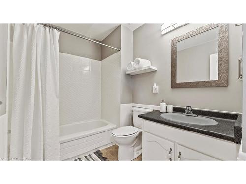 25 Stephens Court, Simcoe, ON - Indoor Photo Showing Bathroom