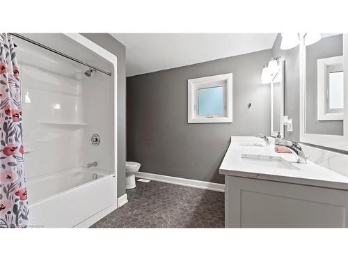 25 Stephens Court, Simcoe, ON - Indoor Photo Showing Bathroom