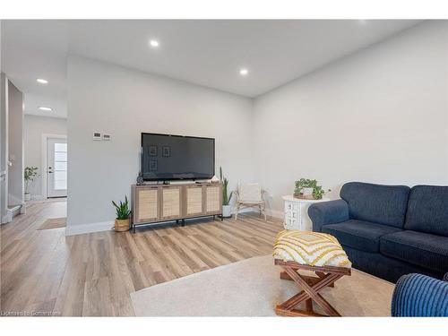 605-361 Quarter Town Line, Tillsonburg, ON - Indoor Photo Showing Living Room