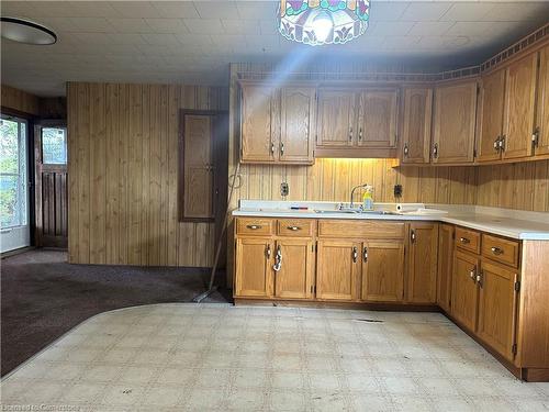 1542 Highway 59, Port Rowan, ON - Indoor Photo Showing Kitchen With Double Sink