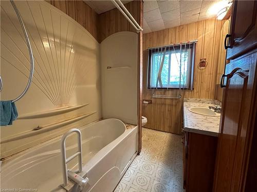 1542 Highway 59, Port Rowan, ON - Indoor Photo Showing Bathroom