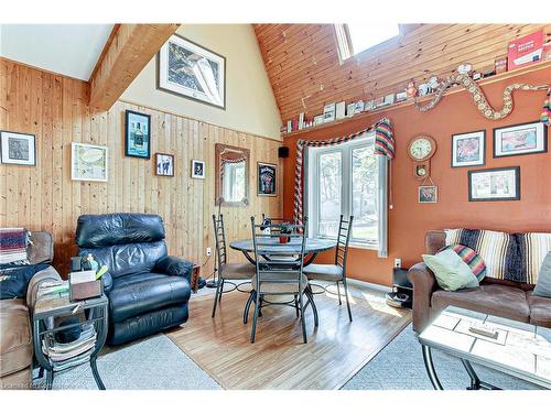 88 Woodstock Avenue, Long Point, ON - Indoor Photo Showing Living Room