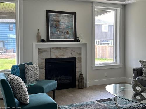 19 Mckeen Street, Jarvis, ON - Indoor Photo Showing Living Room With Fireplace