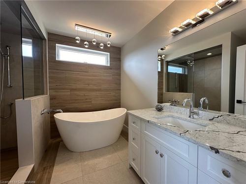 19 Mckeen Street, Jarvis, ON - Indoor Photo Showing Bathroom