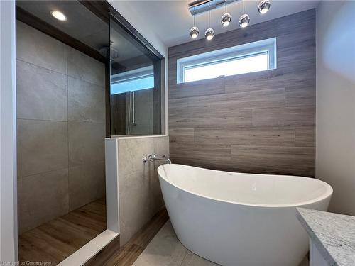 19 Mckeen Street, Jarvis, ON - Indoor Photo Showing Bathroom