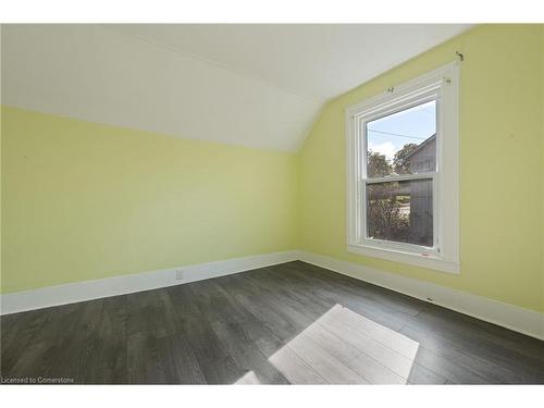 40 Nichol Street, Waterford, ON - Indoor Photo Showing Other Room