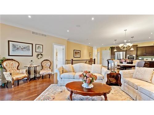 139 St. Michaels Street, Delhi, ON - Indoor Photo Showing Living Room