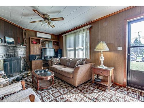 12 Willow Avenue, Long Point, ON - Indoor Photo Showing Living Room