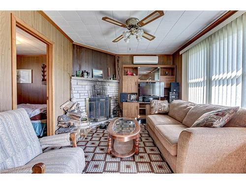 12 Willow Avenue, Long Point, ON - Indoor Photo Showing Living Room