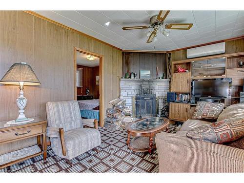 12 Willow Avenue, Long Point, ON - Indoor Photo Showing Living Room