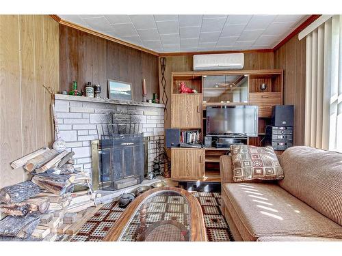 12 Willow Avenue, Long Point, ON - Indoor Photo Showing Bedroom