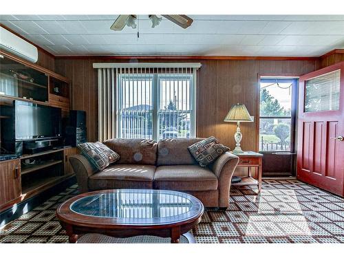 12 Willow Avenue, Long Point, ON - Indoor Photo Showing Living Room