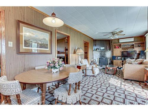 12 Willow Avenue, Long Point, ON - Indoor Photo Showing Living Room