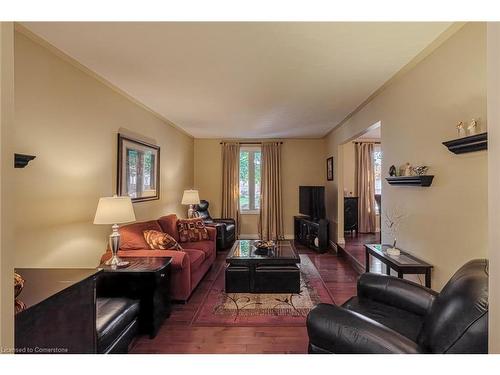 9 Sowden Drive, Simcoe, ON - Indoor Photo Showing Living Room