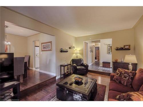 9 Sowden Drive, Simcoe, ON - Indoor Photo Showing Living Room