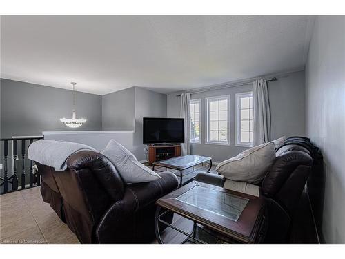 16 Gaal Court, Brantford, ON - Indoor Photo Showing Living Room