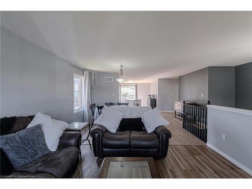 16 Gaal Court, Brantford, ON - Indoor Photo Showing Living Room