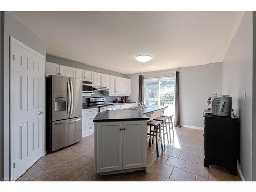 16 Gaal Court, Brantford, ON - Indoor Photo Showing Kitchen