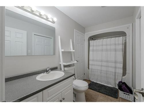 16 Gaal Court, Brantford, ON - Indoor Photo Showing Bathroom