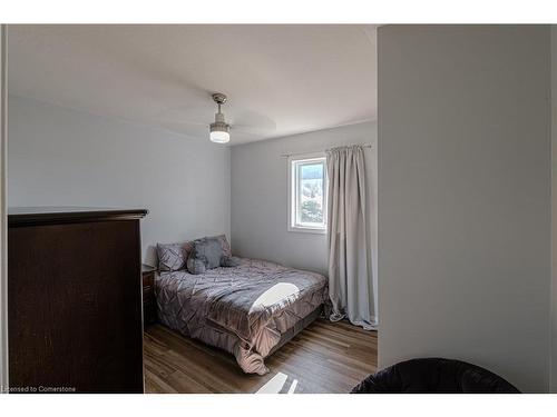 16 Gaal Court, Brantford, ON - Indoor Photo Showing Bedroom