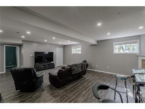 16 Gaal Court, Brantford, ON - Indoor