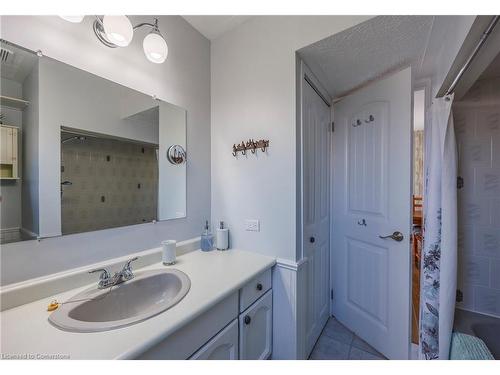 24 Private Lane, Long Point, ON - Indoor Photo Showing Bathroom